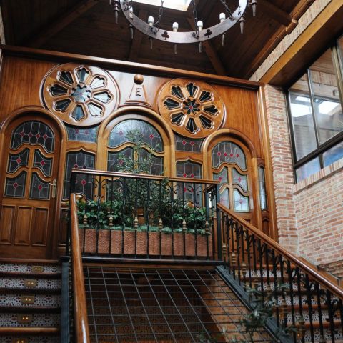 escaleras decoración restaurante la estación de los porches